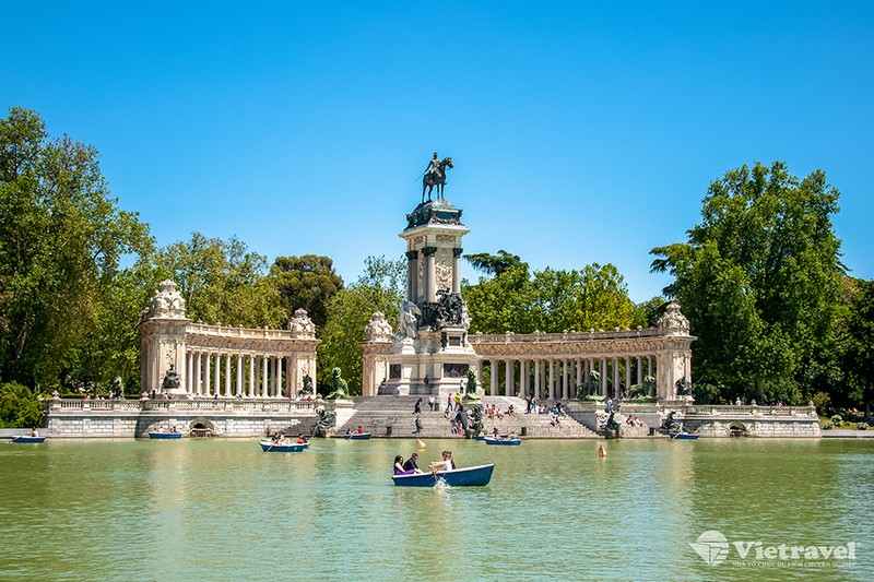 BARCELONA - MADRID                          (Ăn sáng, trưa, tối)